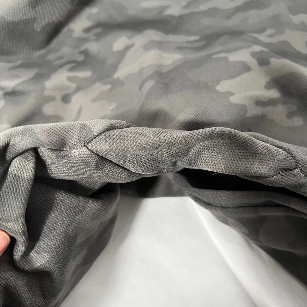 Spanx Seamless Shaping Cropped Leggings, Camo, Size L/G - Picture 7 of 7